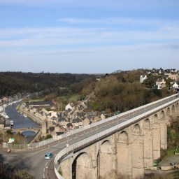 Dinan, ville médiévale et son village voisin Léhon